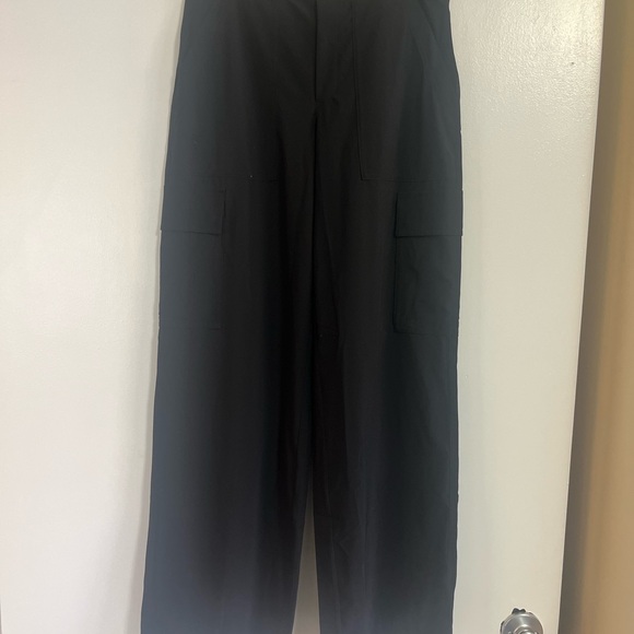Athleta Brooklyn Heights cargo pants, size 6 - Picture 9 of 9